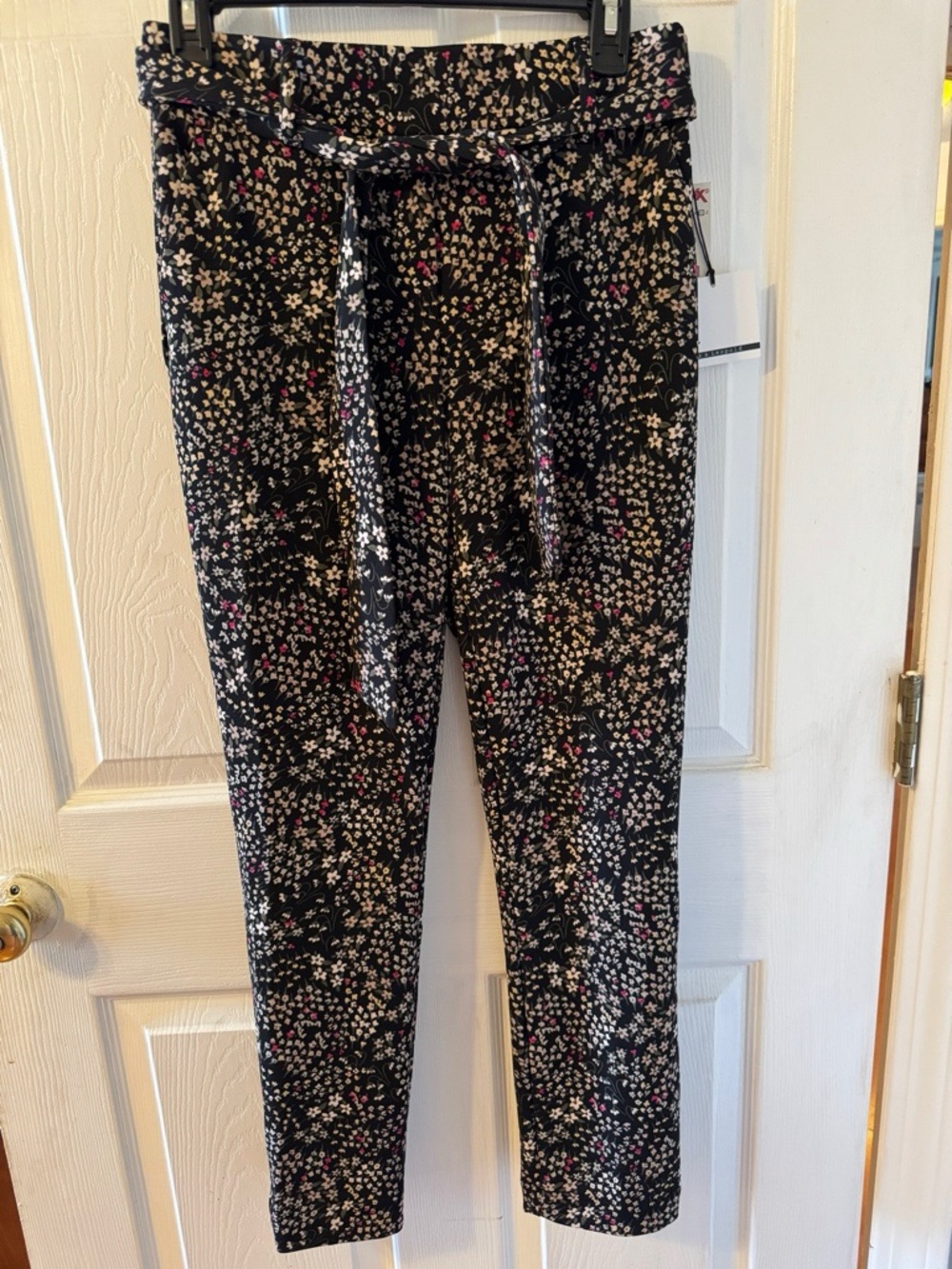 Jules & Leopold Black Floral Crop Pull-On Pants
